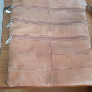 Sac bandoulière beige avec plusieurs poches